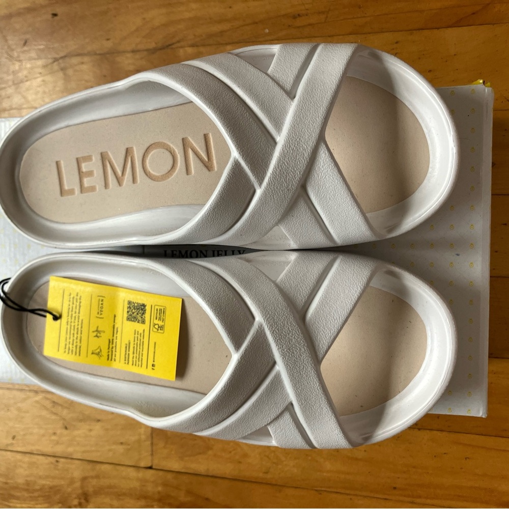 Lemon Women's White Cross-Band Sandals